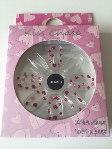 Hearts kiss chase false - hearts, nails